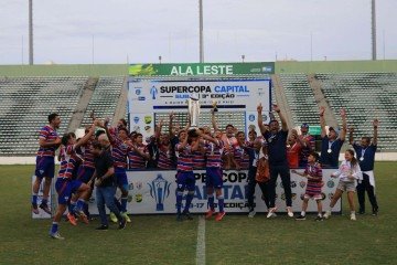 Fred comemorou, no gramado do Bezerrão, o primeiro título como técnico -  (crédito:  Instituto Capital/Divulgação)