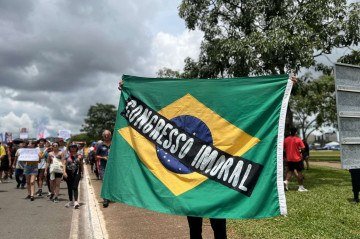 Manifestação contra a PL da Dosimetria em Brasília reúne cerca de 5 mil - (crédito: Fernanda Strickland/CB/D.A Press) Manifestação contra a PL da Dosimetria em Brasília reúne cerca de 5 mil - (crédito: Fernanda Strickland/CB/D.A Press)