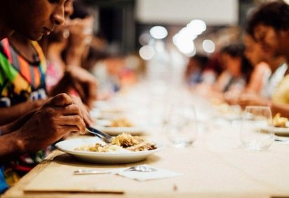 Projeto Gastromotiva: cozinha solidária forma alunos e distribui refeições -  (crédito: Divulgação/ Angelo Dal Bó) -Projeto Gastromotiva: cozinha solidária forma alunos e distribui refeições -  (crédito: Divulgação/ Angelo Dal Bó)