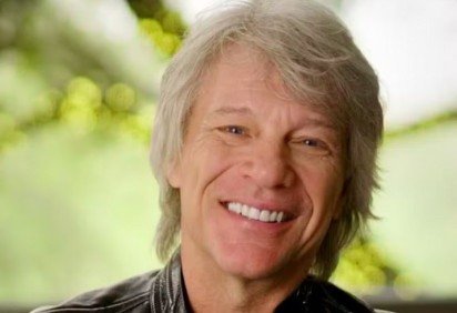 Jon Bon Jovi revelou como foi sua recuperação vocal após a cirurgia de garganta, um processo que o obrigou a reaprender a cantar com calma, paciência e humildade. Ele contou que levou três anos e meio para voltar a se sentir bem e recuperar a confiança para voltar aos palcos.
 -  (crédito: reprodução/instagram) -Jon Bon Jovi revelou como foi sua recuperação vocal após a cirurgia de garganta, um processo que o obrigou a reaprender a cantar com calma, paciência e humildade. Ele contou que levou três anos e meio para voltar a se sentir bem e recuperar a confiança para voltar aos palcos.
 -  (crédito: reprodução/instagram)