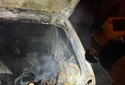 Corpo carbonizado encontrado no porta-malas do veículo  -  (crédito: Página PsulNews) -Corpo carbonizado encontrado no porta-malas do veículo  -  (crédito: Página PsulNews)