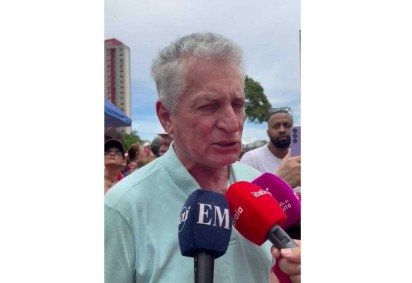 O deputado federal Rogério Correia (PT-MG) discursou na Praça Raul Soares, em Belo Horizonte, durante ato contra o PL da Dosimetria e em defesa da democracia, neste domingo (14/12) -  (crédito: SILVIA PIRES/EM/DAPRESS)