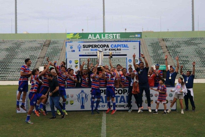 Fred comemorou, no gramado do Bezerrão, o primeiro título como técnico - (crédito: Instituto Capital/Divulgação) Fred comemorou, no gramado do Bezerrão, o primeiro título como técnico - (crédito: Instituto Capital/Divulgação)