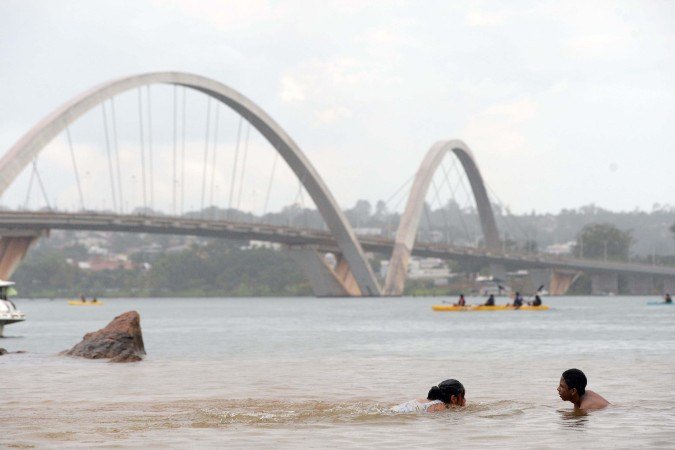 Risco de afogamento pelos banhistas no Lago Paranoá é o mais alto. Em outros pontos de banho do DF, as ocorrências são menores - (crédito: Minervino Júnior/CB/D.A.Press) Risco de afogamento pelos banhistas no Lago Paranoá é o mais alto. Em outros pontos de banho do DF, as ocorrências são menores - (crédito: Minervino Júnior/CB/D.A.Press)