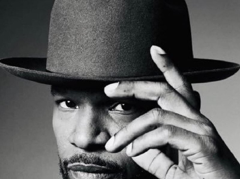 Jamie Foxx celebra 58 anos em meio a relatos de sobrevivência na