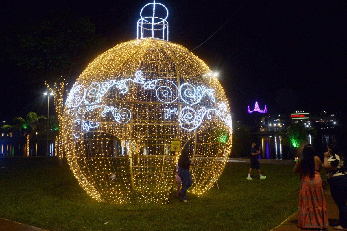 Brazl&acirc;ndia se destaca com v&aacute;rios pontos luminosos...