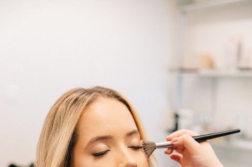 Bruna tamb&eacute;m teve os fios cuidados pela cabeleireira Elisabeth Paranhos, que prioriza produtos sustent&aacute;veis 