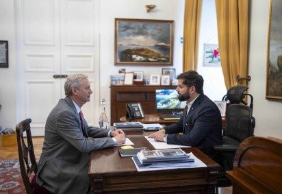Gabriel Boric (D) recebe José Antonio Kast, no Palácio de La Moneda, em Santiago: líder eleito tomarpa posse em 11 de março  -  (crédito: X/Reprodução ) -Gabriel Boric (D) recebe José Antonio Kast, no Palácio de La Moneda, em Santiago: líder eleito tomarpa posse em 11 de março  -  (crédito: X/Reprodução )