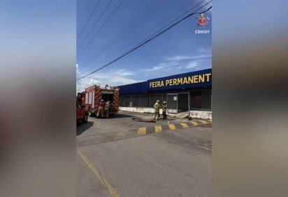 Inc&ecirc;ndio em banca da Feira da Ceil&acirc;ndia mobiliza bombeiros