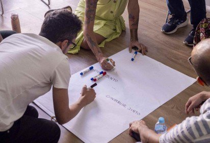 Os cursos são voltados a profissionais e interessados nas áreas de educação, arte e cultura -  (crédito: Divulgação/ Fundação Itaú Escola) -Os cursos são voltados a profissionais e interessados nas áreas de educação, arte e cultura -  (crédito: Divulgação/ Fundação Itaú Escola)