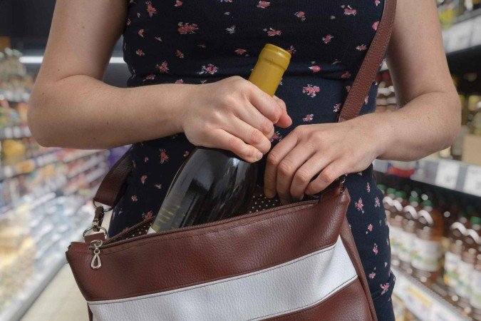 Muhammed Rabani diz que já se acostumou com os furtos em sua loja - (crédito: BBC) Muhammed Rabani diz que já se acostumou com os furtos em sua loja - (crédito: BBC)