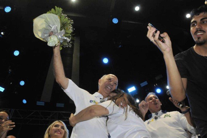 Arruda comemora filiação a PSD e garante elegibilidade por lei - (crédito: Foto: Marcelo Ferreira/CB/DA Press) Arruda comemora filiação a PSD e garante elegibilidade por lei - (crédito: Foto: Marcelo Ferreira/CB/DA Press)