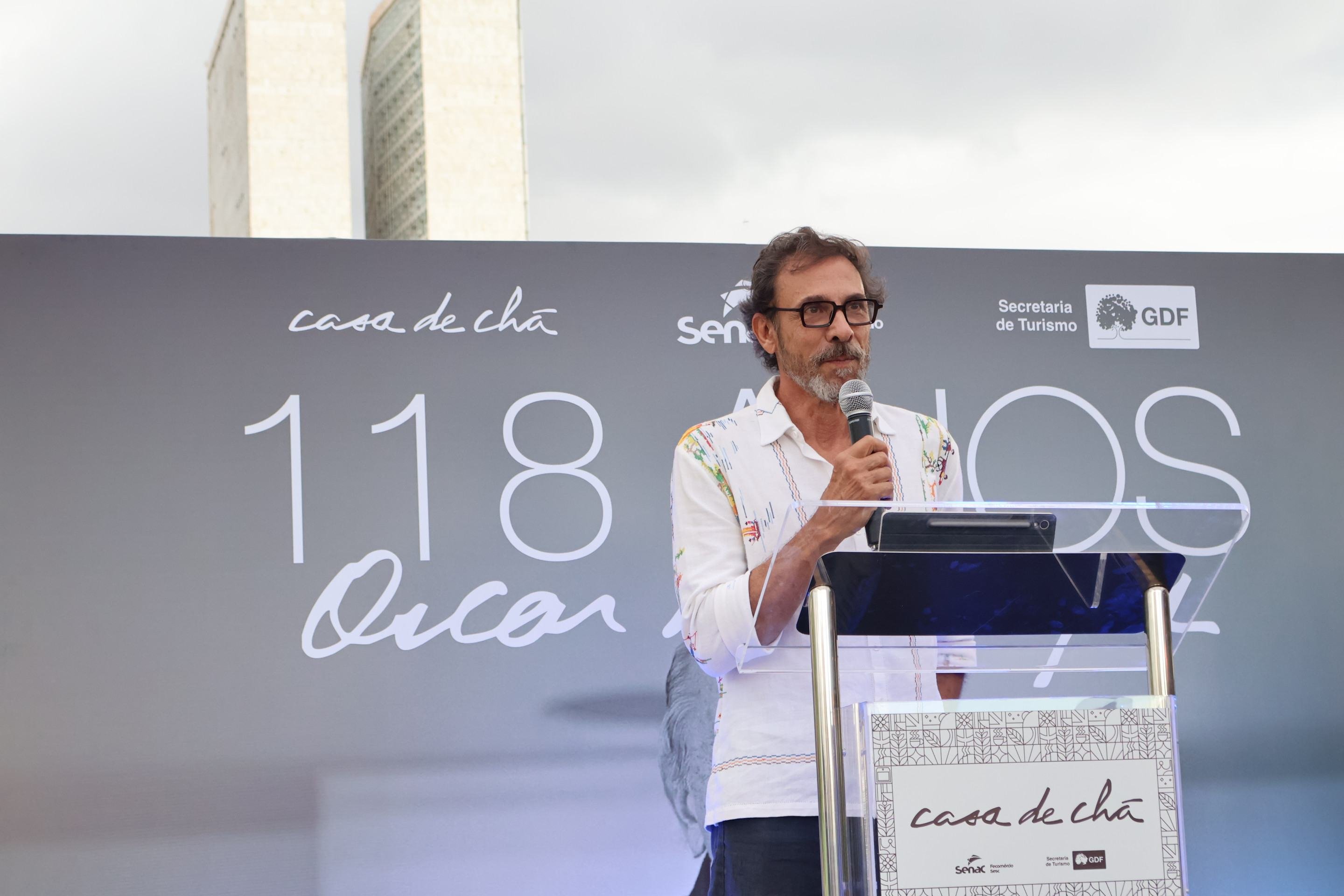  15/12/2025 Bruna Gaston CB/DA Press. Caf&eacute;-escola Senac Casa de Ch&aacute;. 118 anos Oscar Niemeyer, celebra&ccedil;&atilde;o com inaugura&ccedil;&atilde;o de est&aacute;tua. Escultor Leo Santana       