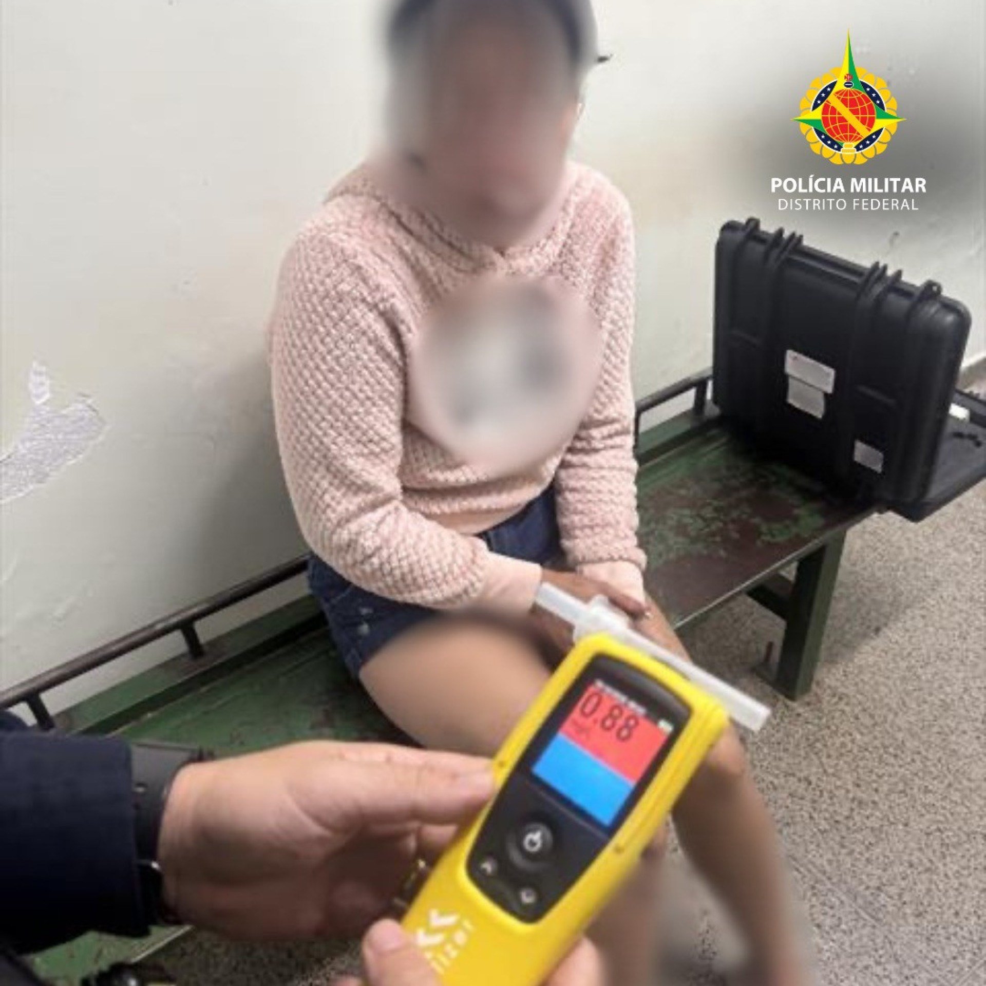 Prisão de mulher por embriaguez ao volante ocorreu na madrugada do último sábado (13)