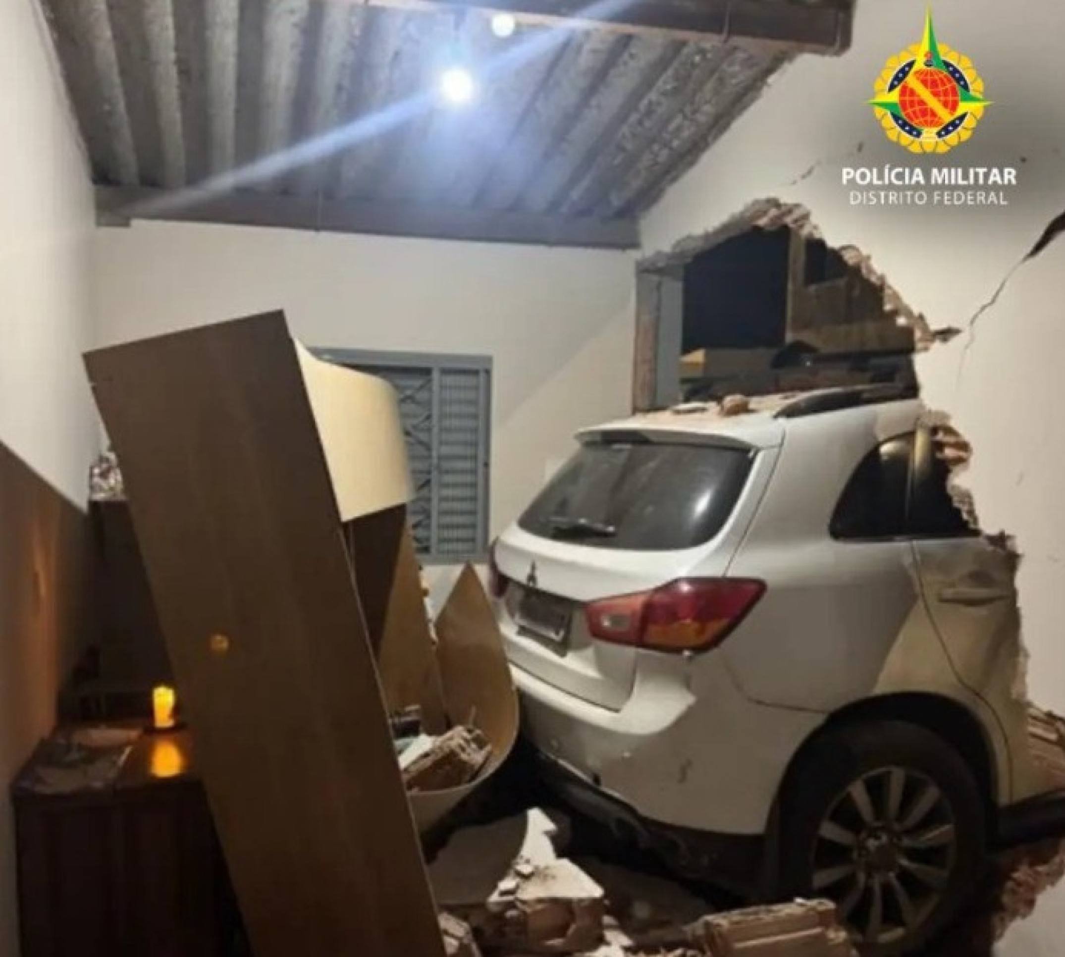 Prisão de mulher por embriaguez ao volante ocorreu na madrugada do último sábado (13)