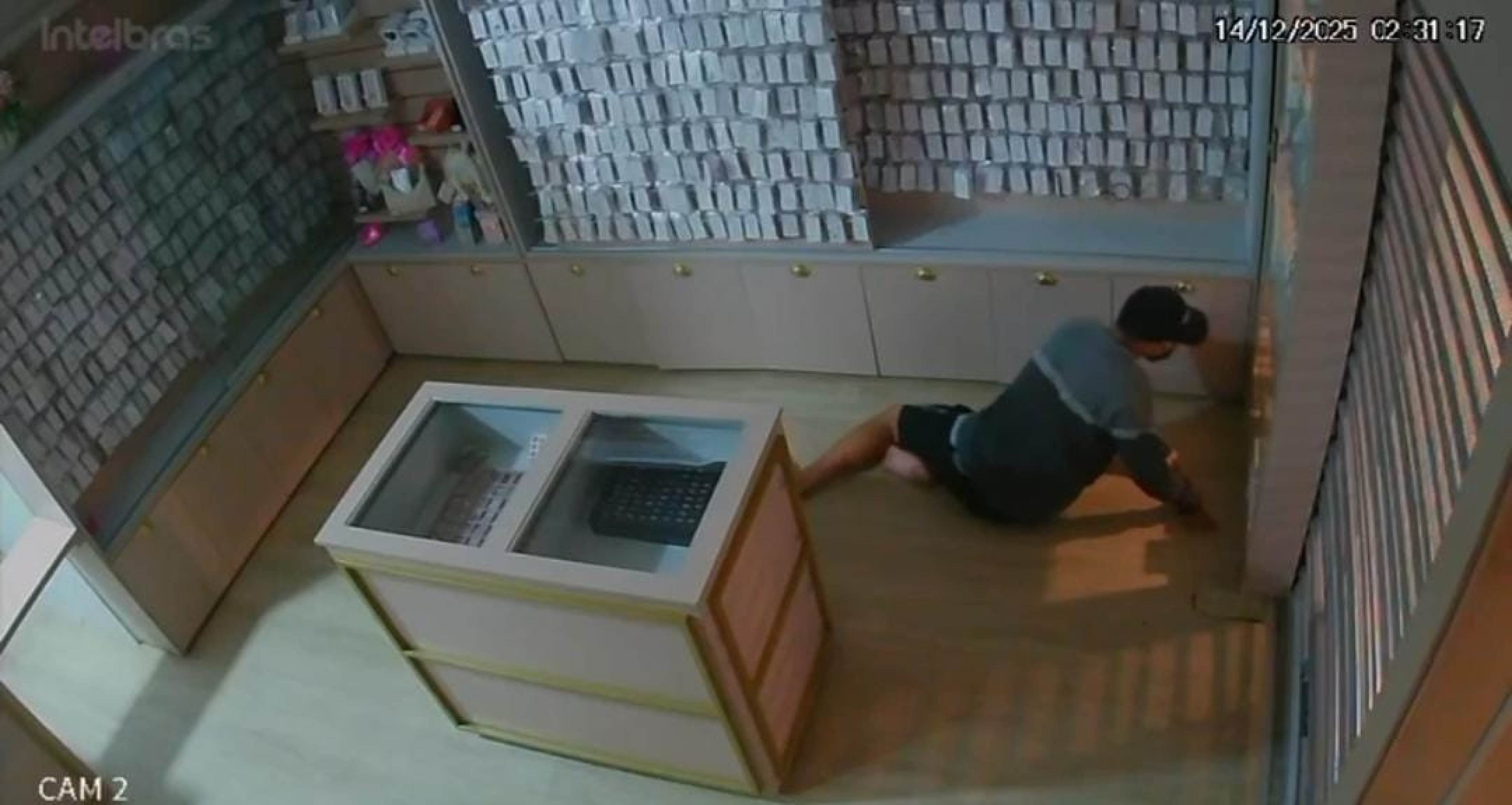 Membro de quadrilha de Santo Antônio invade joalheria em shopping do centro de Brasília