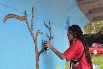 O processo envolve autorização, planejamento e preparação de superfície 