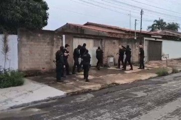 Policiais cumpriram mandados de prisão e busca em Goiânia -  (crédito:  PCDF)