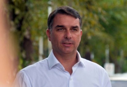  16/12/.2025 - Ed Alves CB/DA Press. Politica. Senador Flavio Bolsonaro na Superintendencia da Policia Federal visita seu Pai Ex Presidente Jair Bolsonaro.  -  (crédito:  Ed Alves CB/DA Press) - 16/12/.2025 - Ed Alves CB/DA Press. Politica. Senador Flavio Bolsonaro na Superintendencia da Policia Federal visita seu Pai Ex Presidente Jair Bolsonaro.  -  (crédito:  Ed Alves CB/DA Press)