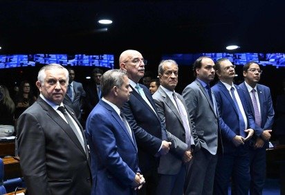 Cerim&ocirc;nia que confirmou a licen&ccedil;a do senador Rom&aacute;rio (PL-RJ) por 120 dias acabou se transformando em um ponto de concentra&ccedil;&atilde;o de bolsonaristas  -  (crédito: Waldemir Barreto/Ag&ecirc;ncia Senado) -Cerim&ocirc;nia que confirmou a licen&ccedil;a do senador Rom&aacute;rio (PL-RJ) por 120 dias acabou se transformando em um ponto de concentra&ccedil;&atilde;o de bolsonaristas  -  (crédito: Waldemir Barreto/Ag&ecirc;ncia Senado)