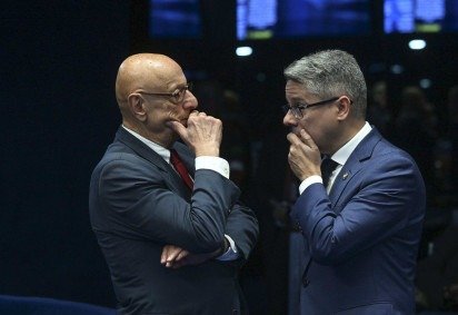 Relator do texto, Amin (E) defende aprovar o PL com mudanças mínimas; já Vieira (D) é a favor de enterrar a proposta e discutir uma nova -  (crédito: Carlos Moura/Agência Senado) -Relator do texto, Amin (E) defende aprovar o PL com mudanças mínimas; já Vieira (D) é a favor de enterrar a proposta e discutir uma nova -  (crédito: Carlos Moura/Agência Senado)