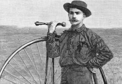 Stevens viajou pelo mundo em uma bicicleta <em>penny-farthing</em> -  (crédito: Prisma/UIG/Getty Images) -Stevens viajou pelo mundo em uma bicicleta <em>penny-farthing</em> -  (crédito: Prisma/UIG/Getty Images)
