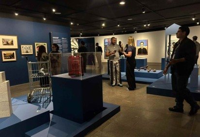 Dentro da galeria da exposição Uma história da arte brasileira -  (crédito: Sofia Selani )