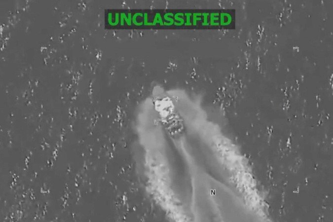 Ataques dos EUA no Pacífico contra três embarcações deixam oito mortos