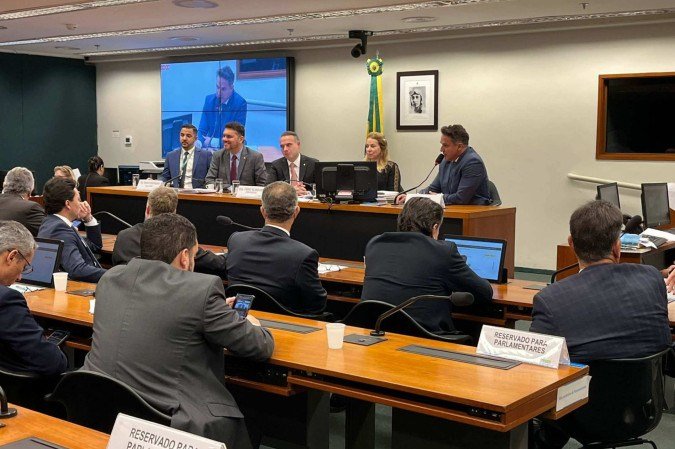 Caso o colegiado decida por punições mais severas, como a suspensão do mandato por até 30 dias, o desfecho ainda dependerá de votação no plenário da Câmara
- (crédito: Danandra Rocha) Caso o colegiado decida por punições mais severas, como a suspensão do mandato por até 30 dias, o desfecho ainda dependerá de votação no plenário da Câmara
- (crédito: Danandra Rocha)