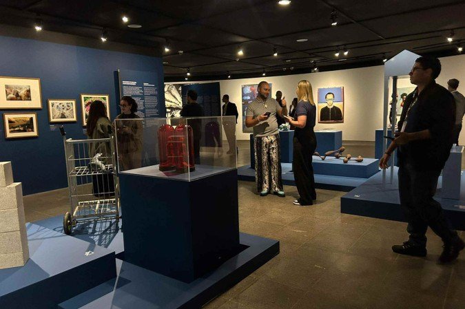 Dentro da galeria da exposição Uma história da arte brasileira -  (crédito: Sofia Selani )