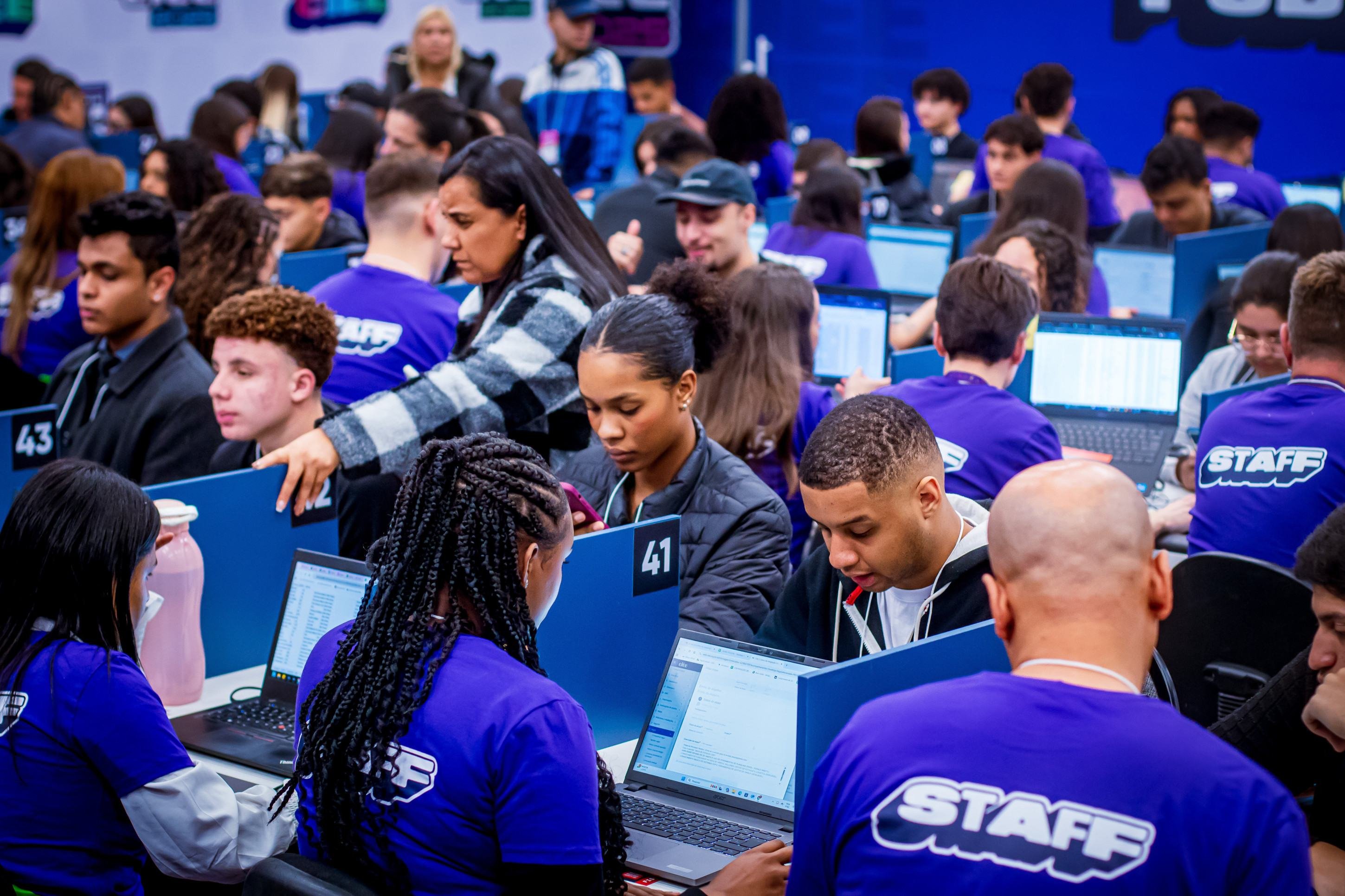 Ciee abre mais de 68 mil vagas sazonais de estágio e jovem aprendiz 