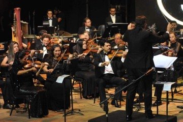 Orquestra Sinfônica do Teatro Nacional Claudio Santoro leva clássicos natalinos no tradicional projeto natalino, no centro da capital - (crédito: Minervino Júnior/CB/D.A Press) Orquestra Sinfônica do Teatro Nacional Claudio Santoro leva clássicos natalinos no tradicional projeto natalino, no centro da capital - (crédito: Minervino Júnior/CB/D.A Press)
