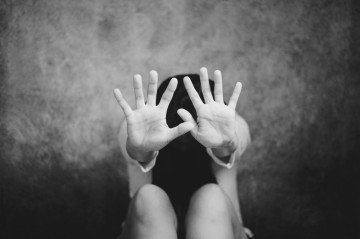 A violência sexual contra crianças e adolescentes é um crime grave. Para denunciar, Disque 100 ou acione a polícia - (crédito: Reprodução) A violência sexual contra crianças e adolescentes é um crime grave. Para denunciar, Disque 100 ou acione a polícia - (crédito: Reprodução)