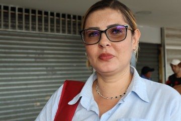 Cleidiane teve o celular roubado — um aparelho
avaliado em cerca de R$ 2,5 mil - (crédito: Bruna Gaston CB/DA Press) Cleidiane teve o celular roubado — um aparelho
avaliado em cerca de R$ 2,5 mil - (crédito: Bruna Gaston CB/DA Press)