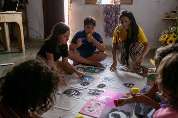 Oficina de Adinkras ensinou técnica artística a partir de símbolos que remetem a provérbios e filosofias