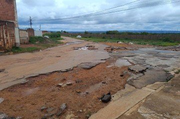 Água invade casas no Setor de Mansões Ilha Bela