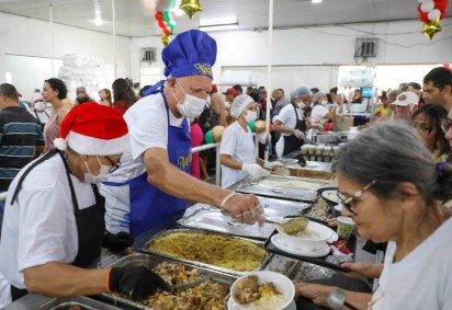  17/12/2025 - Nosso Natal: governador Ibaneis Rocha celebra almoço natalino no Restaurante Comunitário do Sol Nascente
O clima de festividade tomou conta do Restaurante Comunitário do Sol Nascente nesta quarta-feira (17) com a campanha do Nosso Natal, que serviu um almoço natalino completo pelo valor simbólico de R$ 1 às famílias em vulnerabilidade social, além de disponibilizar atrações culturais. 
       -  (crédito:  Renato Alves/ Agência Brasília) - 17/12/2025 - Nosso Natal: governador Ibaneis Rocha celebra almoço natalino no Restaurante Comunitário do Sol Nascente
O clima de festividade tomou conta do Restaurante Comunitário do Sol Nascente nesta quarta-feira (17) com a campanha do Nosso Natal, que serviu um almoço natalino completo pelo valor simbólico de R$ 1 às famílias em vulnerabilidade social, além de disponibilizar atrações culturais. 
       -  (crédito:  Renato Alves/ Agência Brasília)