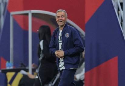 Luis Enrique conquista o t&iacute;tulo do Intercontinental um dia depois de ser eleito pela Fifa o melhor t&eacute;cnico do mundo -  (crédito: Karim Jaafar/AFP) -Luis Enrique conquista o t&iacute;tulo do Intercontinental um dia depois de ser eleito pela Fifa o melhor t&eacute;cnico do mundo -  (crédito: Karim Jaafar/AFP)