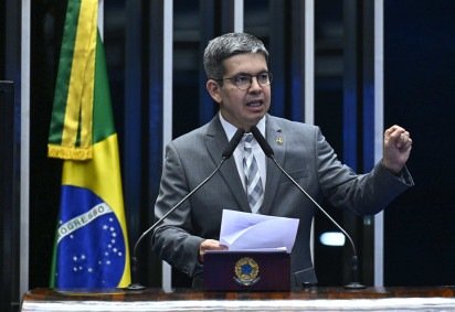 Segundo Randolfe, proposta de Flávio é 