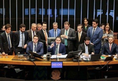 As brechas para facções e crimes que quase mataram PL da dosimetria -  (crédito: BBC Geral) -As brechas para facções e crimes que quase mataram PL da dosimetria -  (crédito: BBC Geral)