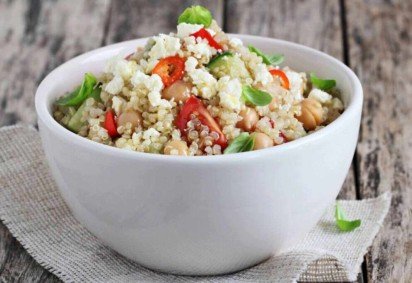 Salada de quinoa com grão-de-bico (Imagem: Losangela | Shutterstock) -  (crédito: EdiCase) -Salada de quinoa com grão-de-bico (Imagem: Losangela | Shutterstock) -  (crédito: EdiCase)