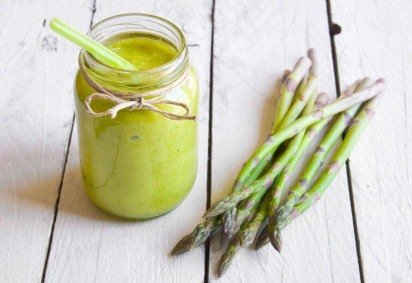 Suco detox de aspargo e abacaxi (Imagem: Maria_Usp | Shutterstock) -  (crédito: EdiCase) -Suco detox de aspargo e abacaxi (Imagem: Maria_Usp | Shutterstock) -  (crédito: EdiCase)