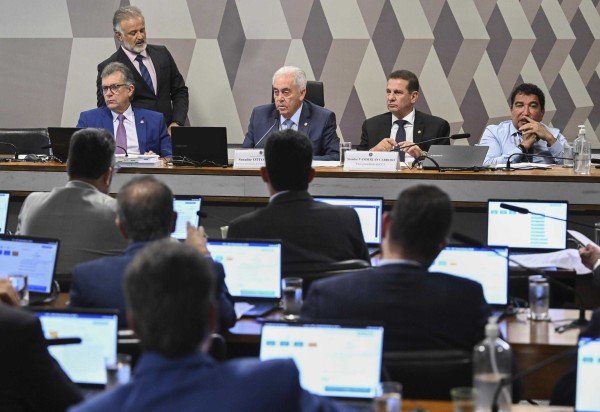 Para Esperidião Amin, a proposta não configura anistia, mas busca corrigir o que classificou como excessos na aplicação das penas -  (crédito:  Saulo Cruz/AgÃªncia Senado)