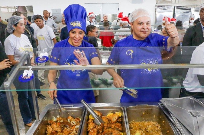  17/12/2025 - Nosso Natal: governador Ibaneis Rocha celebra almoço natalino no Restaurante Comunitário do Sol Nascente
O clima de festividade tomou conta do Restaurante Comunitário do Sol Nascente nesta quarta-feira (17) com a campanha do Nosso Natal, que serviu um almoço natalino completo pelo valor simbólico de R$ 1 às famílias em vulnerabilidade social, além de disponibilizar atrações culturais. 
      