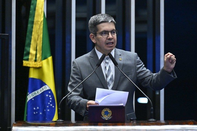 Relator do projeto, Randolfe defendeu que os benefícios fiscais devem ser constantemente reavaliados - (crédito: Waldemir Barreto/Agência Senado) Relator do projeto, Randolfe defendeu que os benefícios fiscais devem ser constantemente reavaliados - (crédito: Waldemir Barreto/Agência Senado)