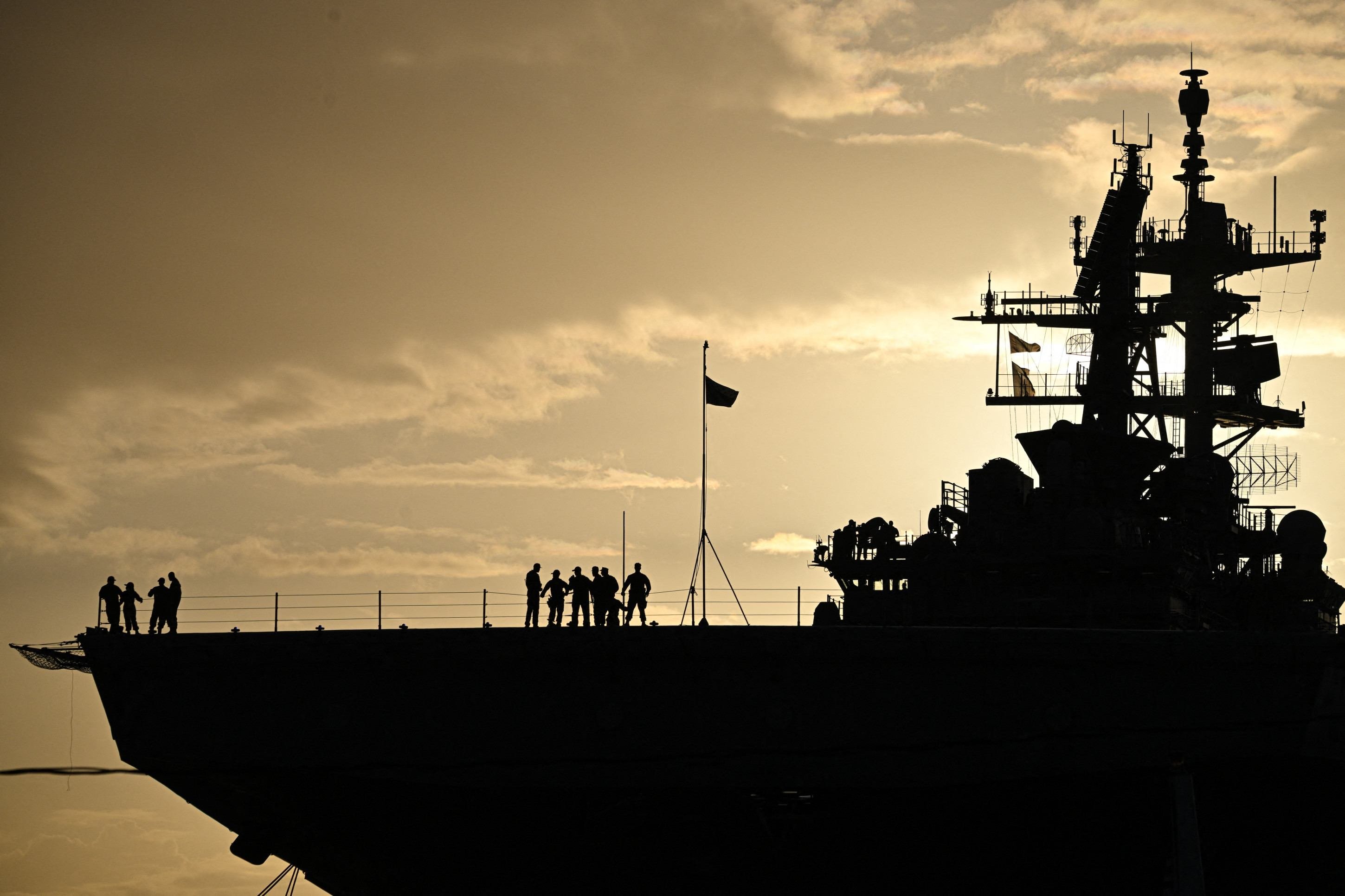 Navio de assalto anf&iacute;bio USS Iwo Jima ancorado em Ponce, Puerto Rico: parte da campanha militar no Mar do Caribe e no Pac&iacute;fico 