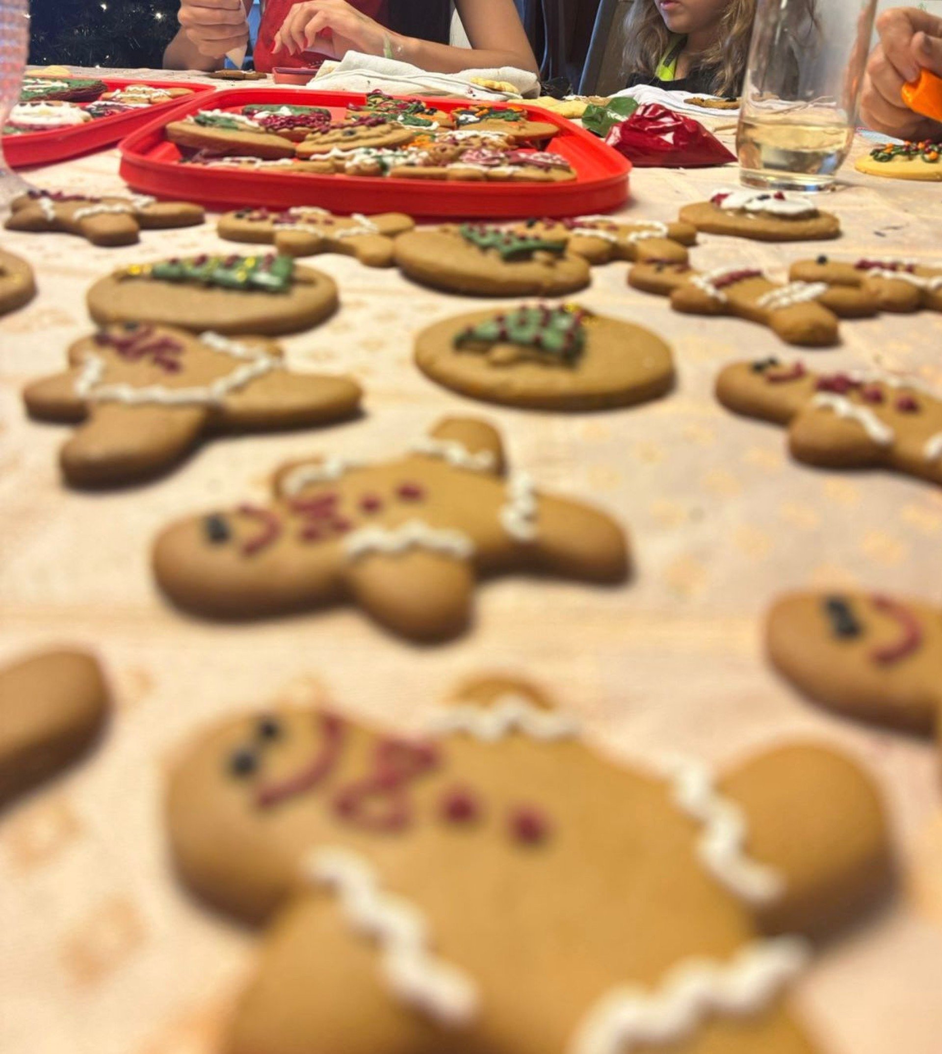 Produ&ccedil;&atilde;o de biscoitos de Natal