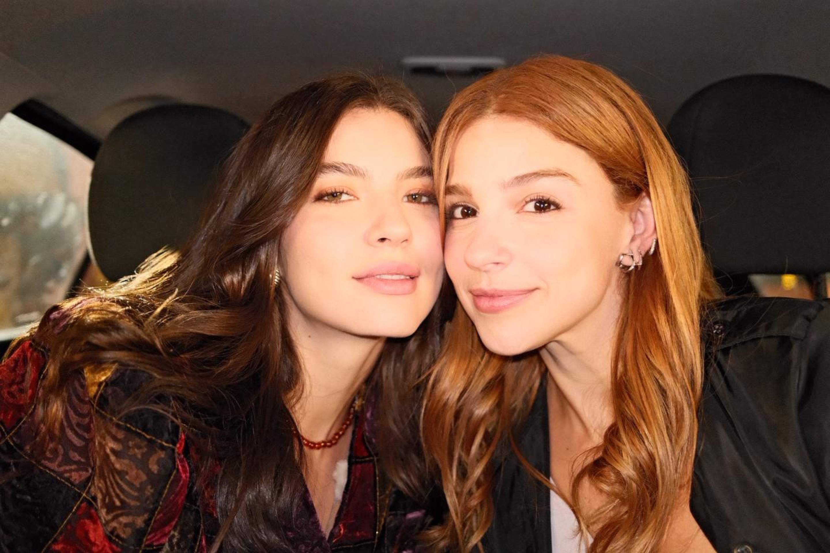 Com Alanis Guillen, como o casal Loquinha, em Tr&ecirc;s Gra&ccedil;as: repercuss&atilde;o internacional de romance l&eacute;sbico