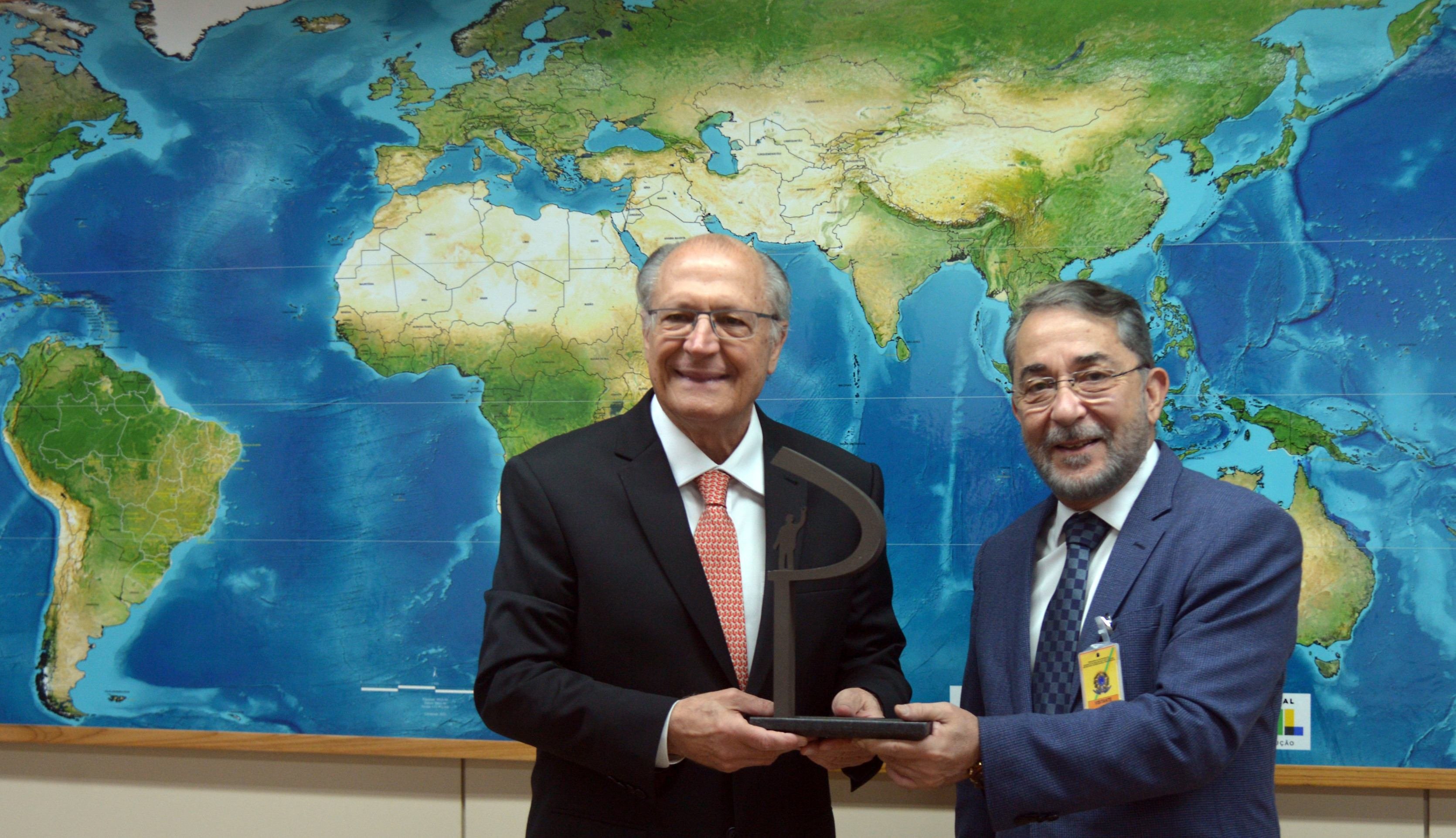 Vice-presidente Geraldo Alckmin recebe o Prêmio JK Correio Braziliense