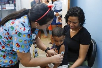 Vacinação é medida importante prevenir casos de sarampo, poliomielite e outras doenças - (crédito: Jhonatan Cantarelle/Agência Saúde-DF) Vacinação é medida importante prevenir casos de sarampo, poliomielite e outras doenças - (crédito: Jhonatan Cantarelle/Agência Saúde-DF)